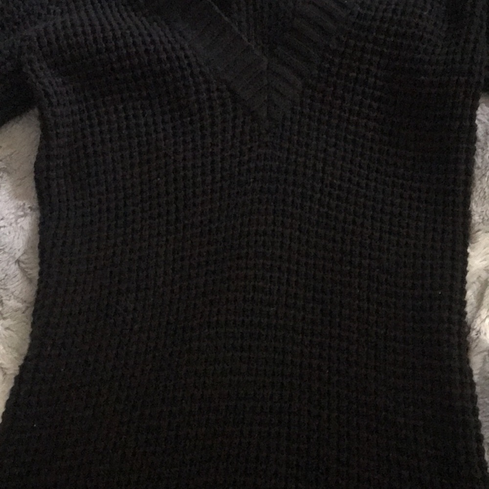 2/14$!  Body con sweater dress. Hits at knee. V neck - Picture 3 of 4
